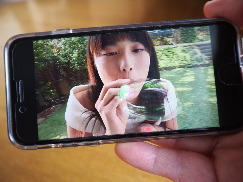 画像は実際の公式サイトにログインし、スマホで動画を再生した際のキャプチャ画面です。